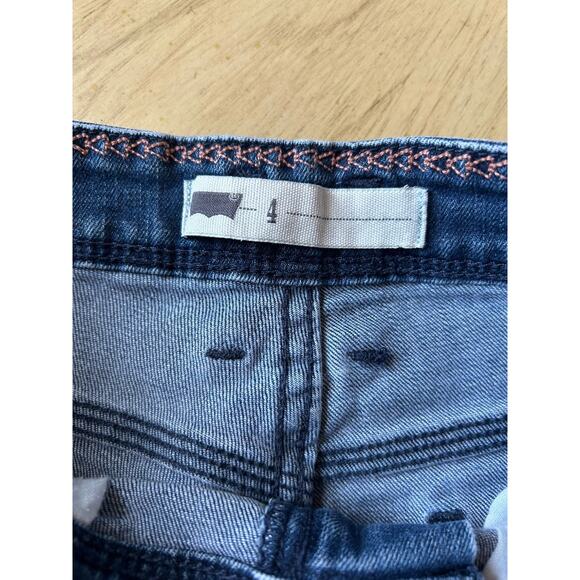 Y2K Levis Woman's Shorts Size 4 Med Wash Mid Rise Stretch Moms Thrashed Distress - Picture 7 of 8